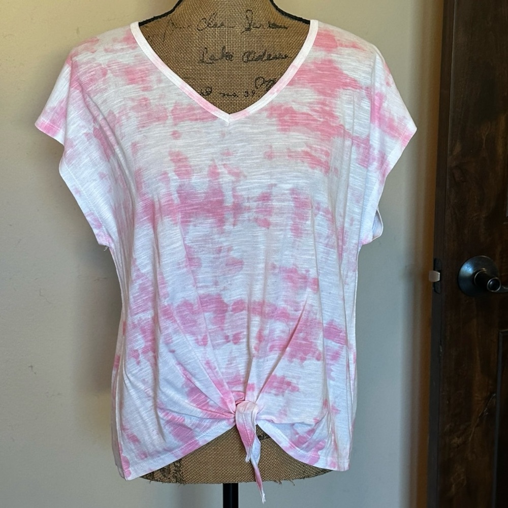 HOST PICK! Pretty pink and white petite top-New with tag!